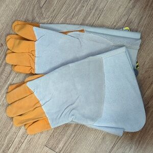 2 Pairs Of Leather Gloves